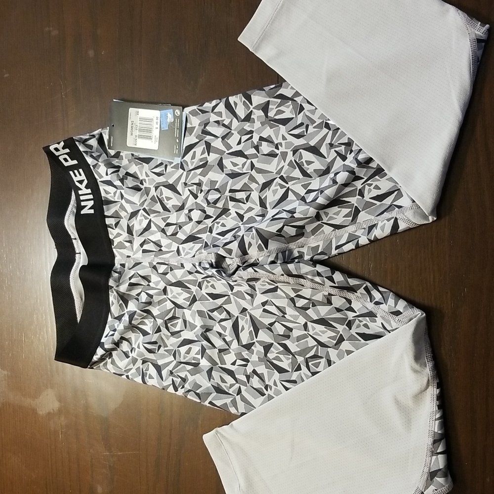 Nike capri Leggings dri-fit NWT xs